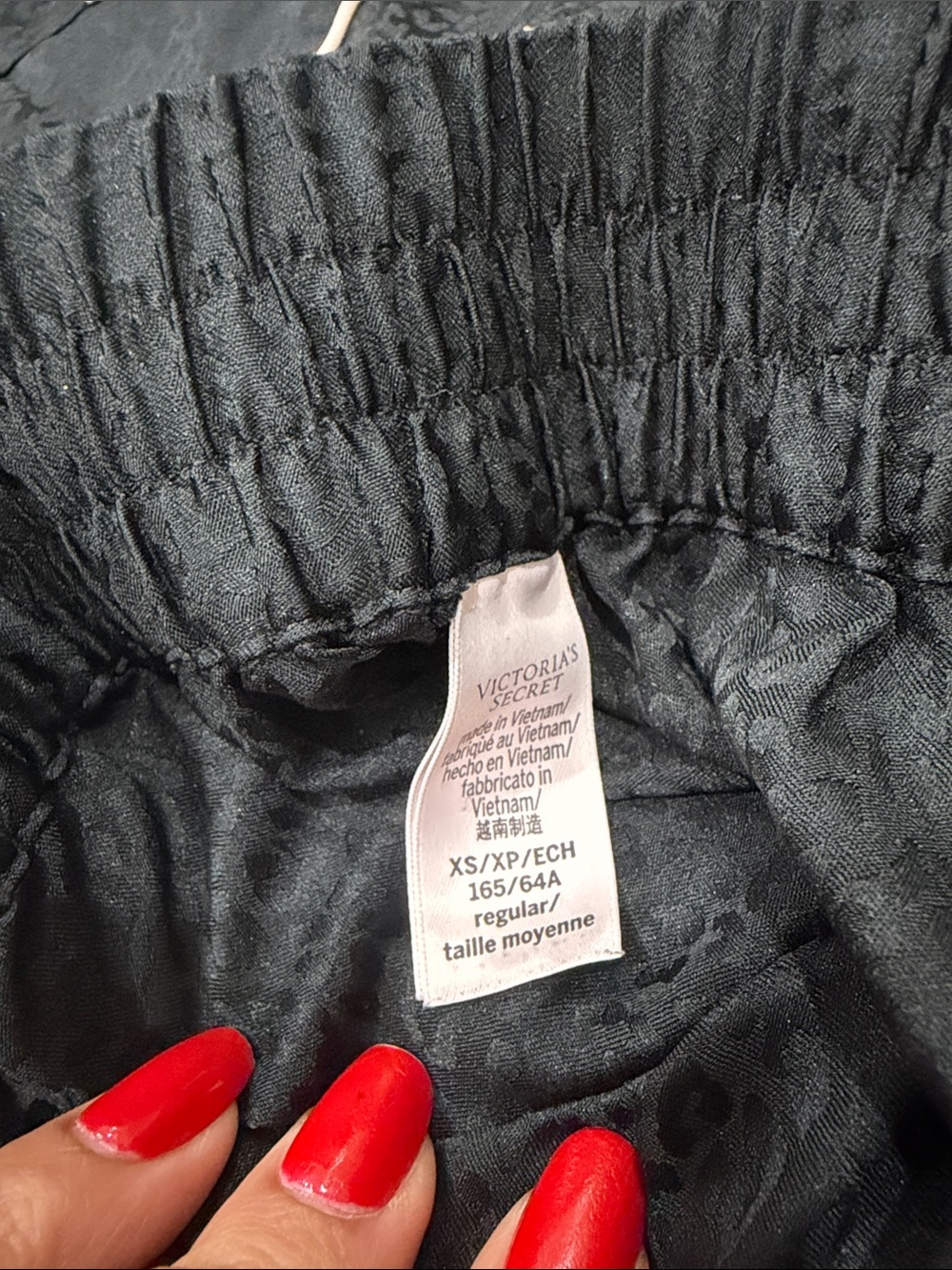Victoria’s Secret Women’s Black Satin Jacquard diamond button Limited Edition PJ - Picture 6 of 7